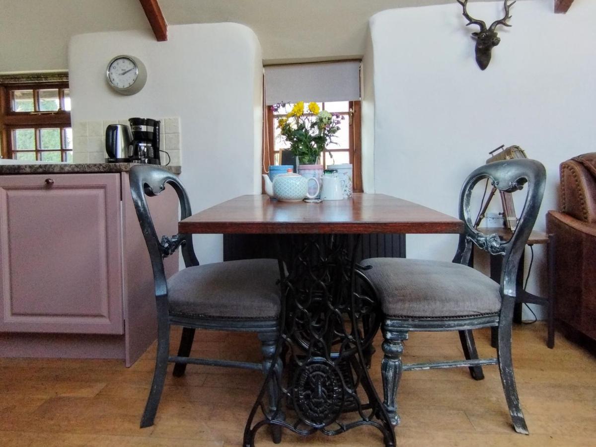 Cosy Barn On Rural Smallholding With Alpacas, Goats & Pigs Stithians 外观 照片